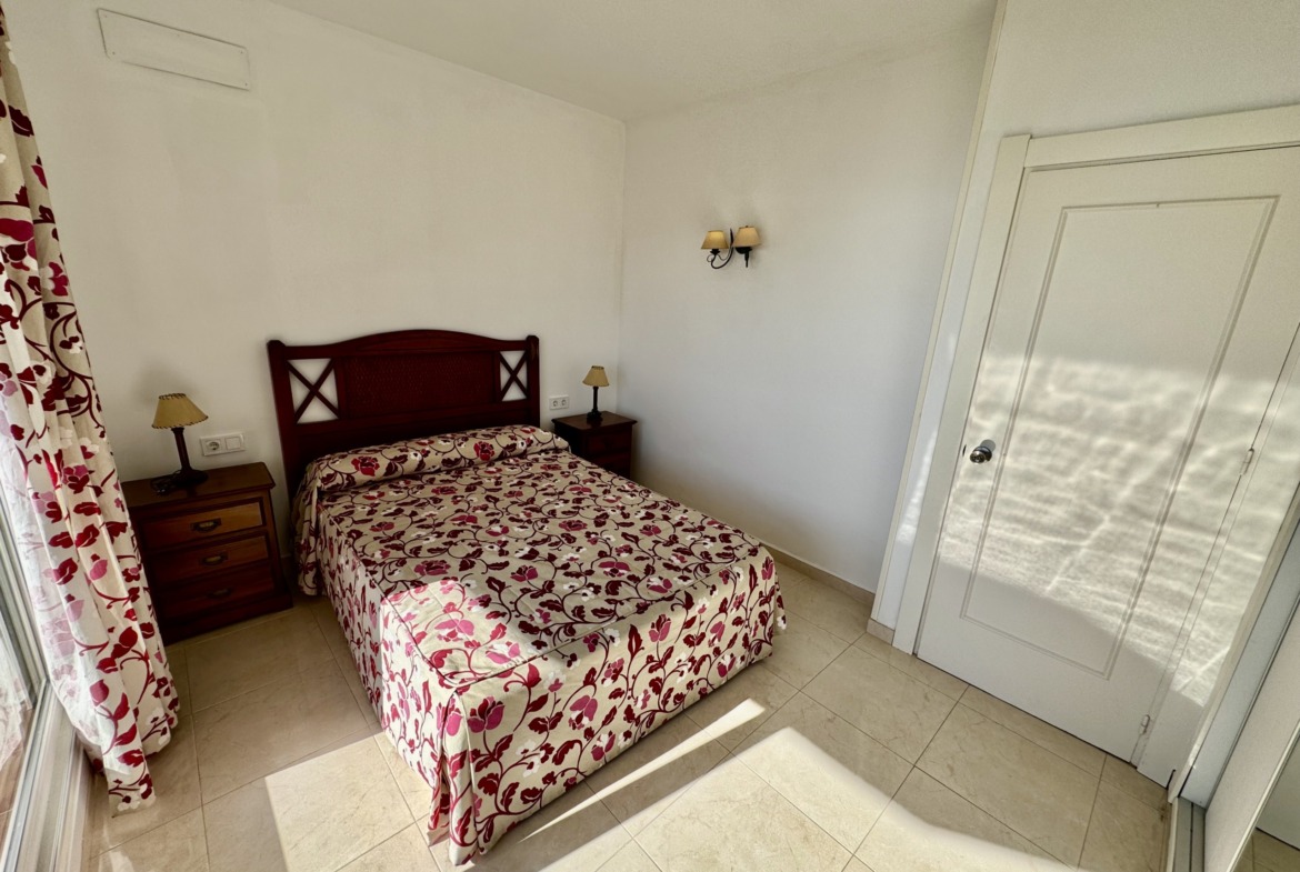 Dormitorio con vistas al mar