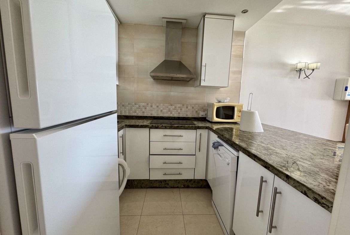 Cocina reformada y equipada