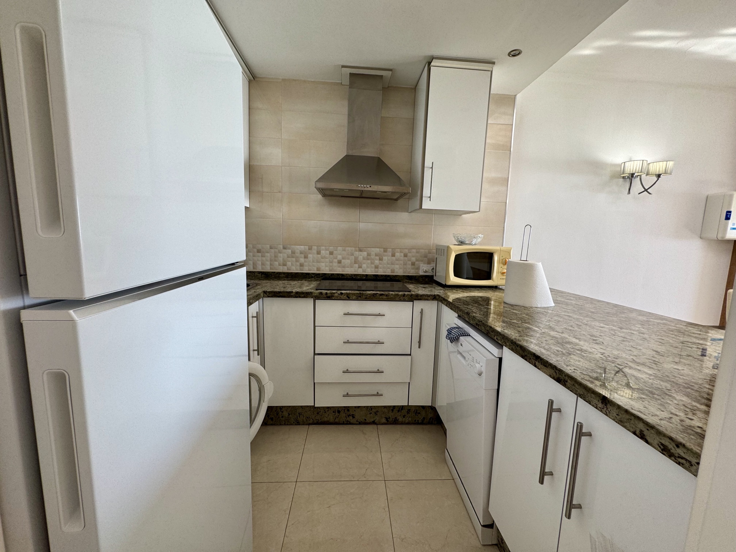 Cocina reformada y equipada