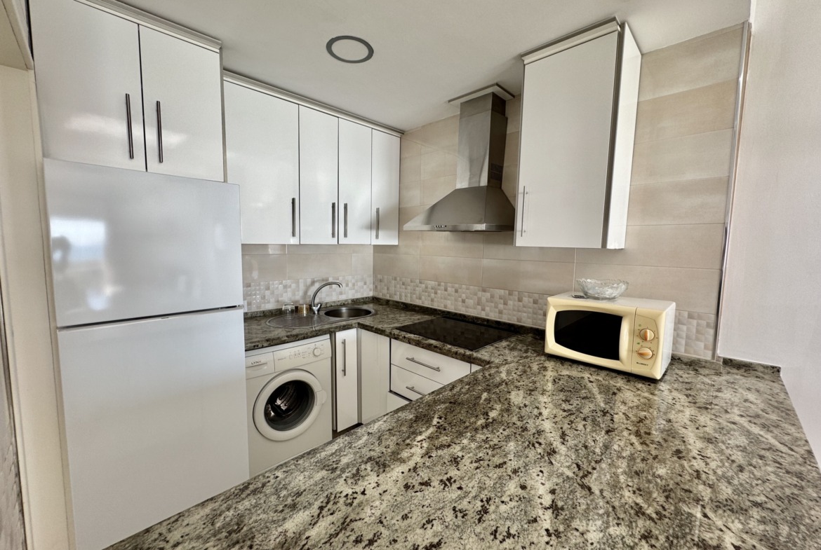 Cocina reformada y equipada