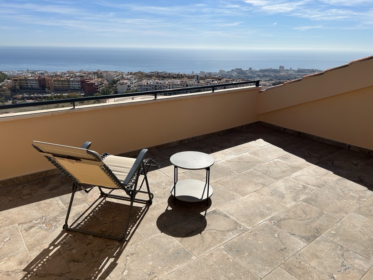 Terraza superior con vistas panorámicas al mar