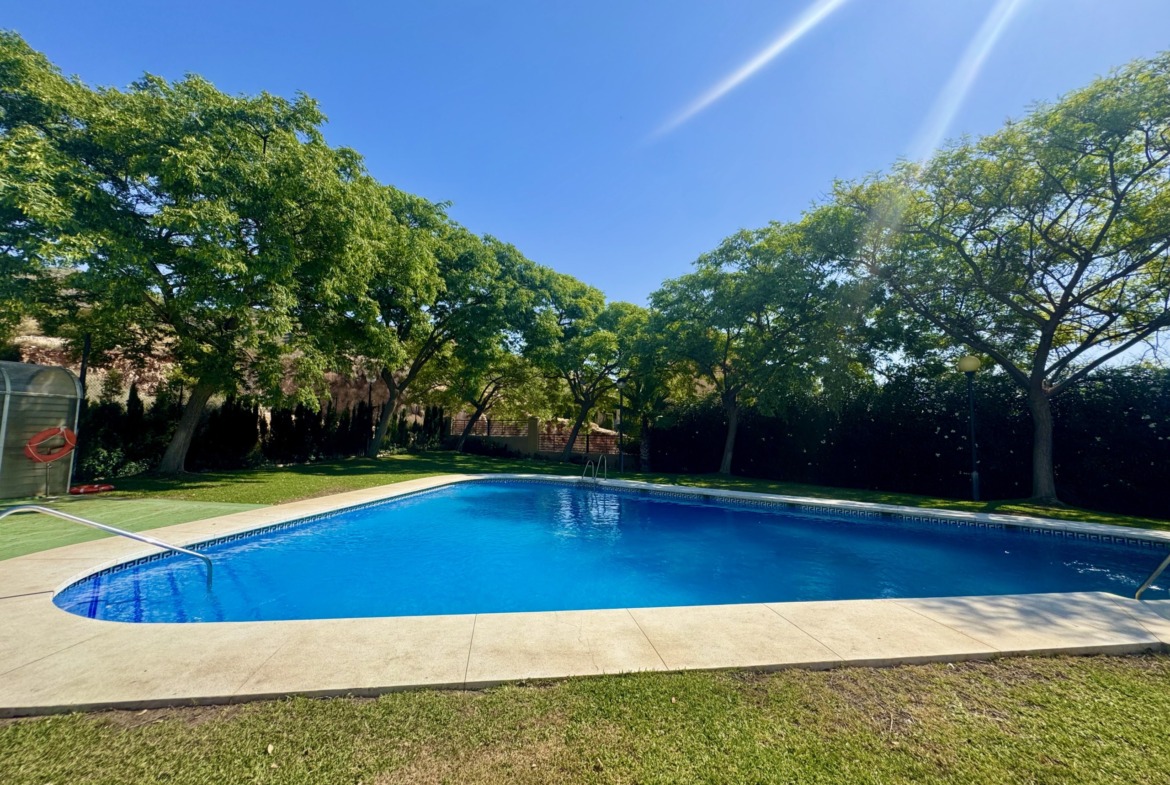 Urbanización con piscina en Santangelo Norte