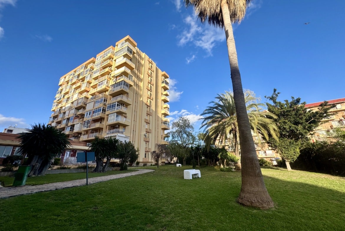 complejo con piscina en Gamonal Benalmádena