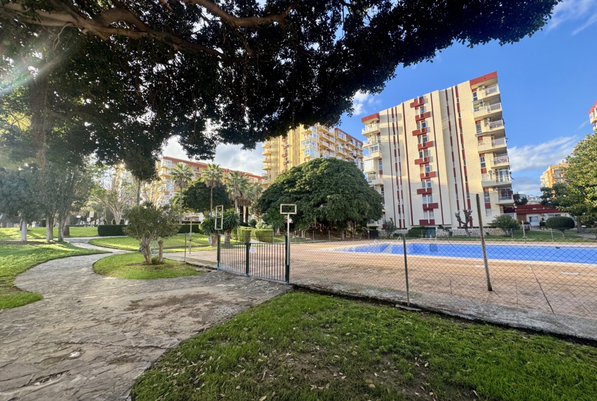 complejo con piscina en Gamonal Benalmádena