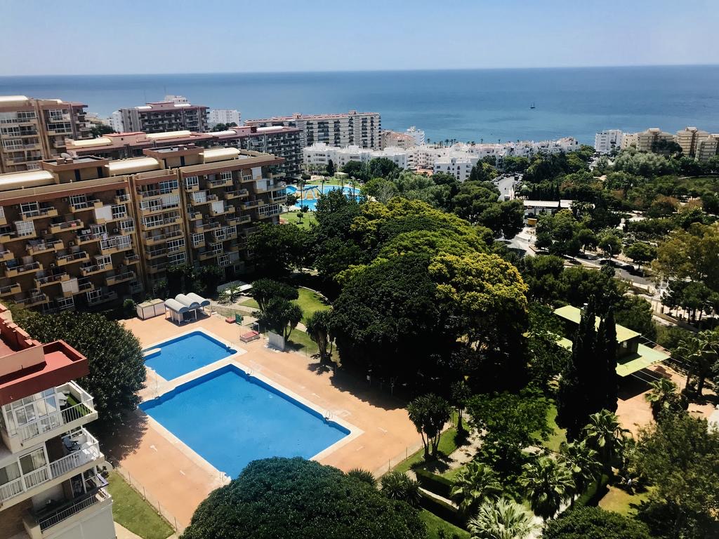 complejo con piscina en Gamonal Benalmádena