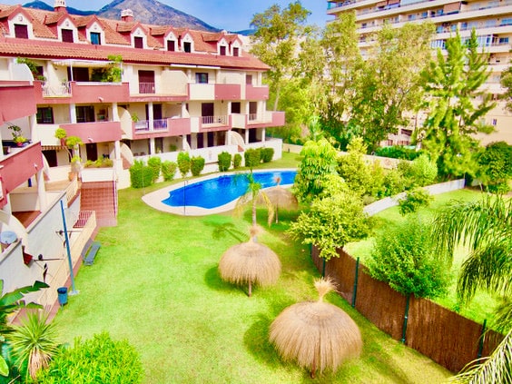 urbanización con piscina benalmádena