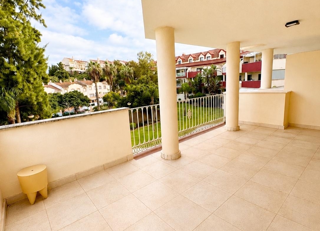 Terraza amplia en Torrequebrada
