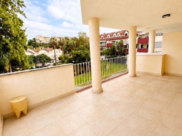Terraza amplia en Torrequebrada