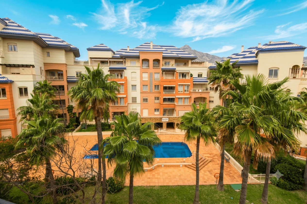 piscina en residencial de lujo