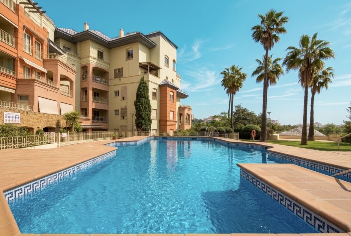 piscina en residencial de lujo
