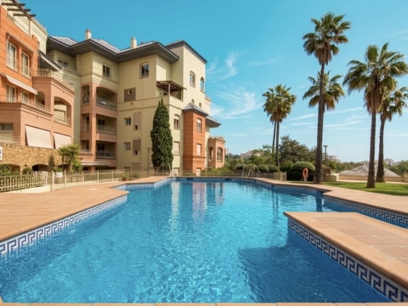 piscina en residencial de lujo