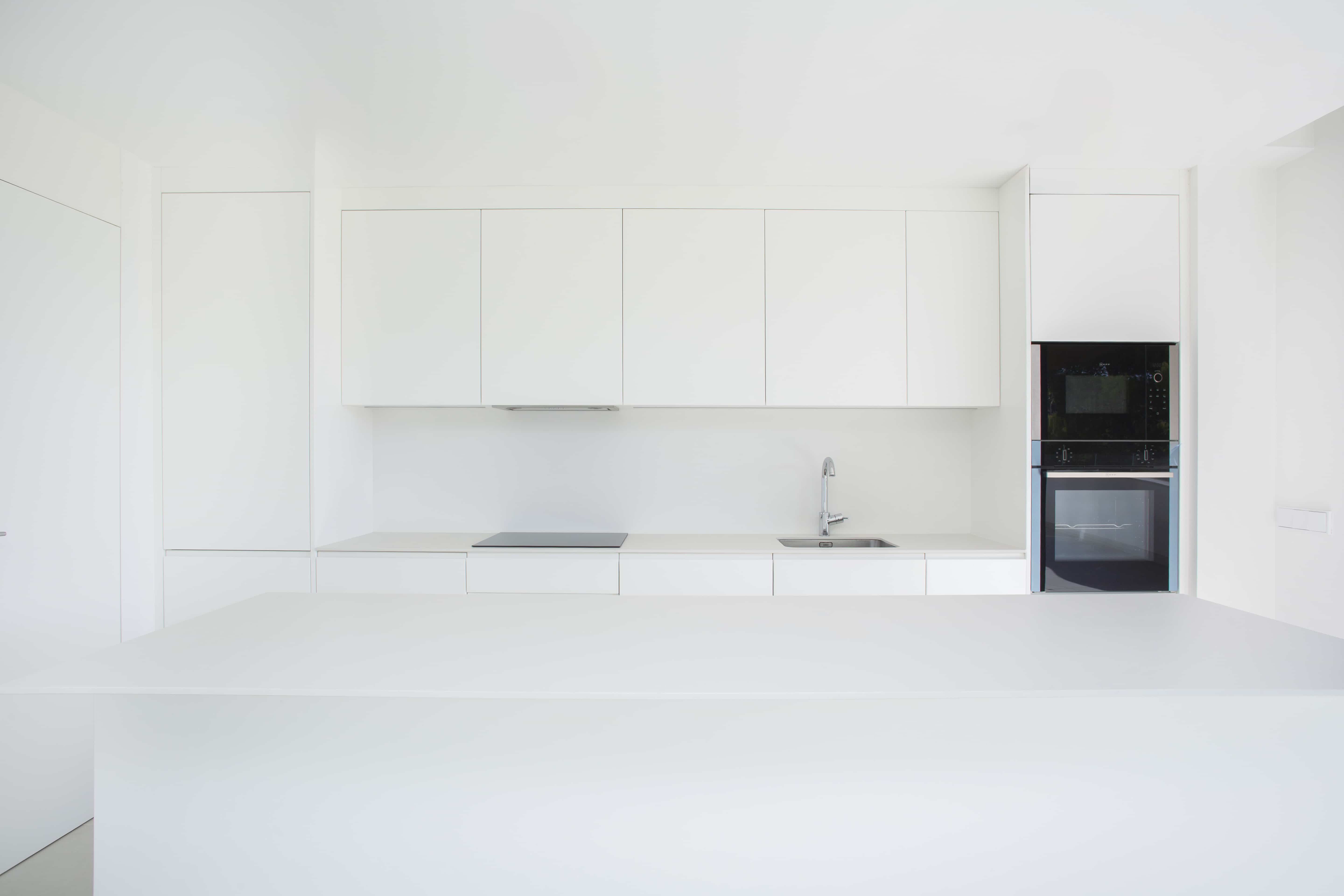 Cocina de diseño equipada en vivienda nueva Costa del Sol