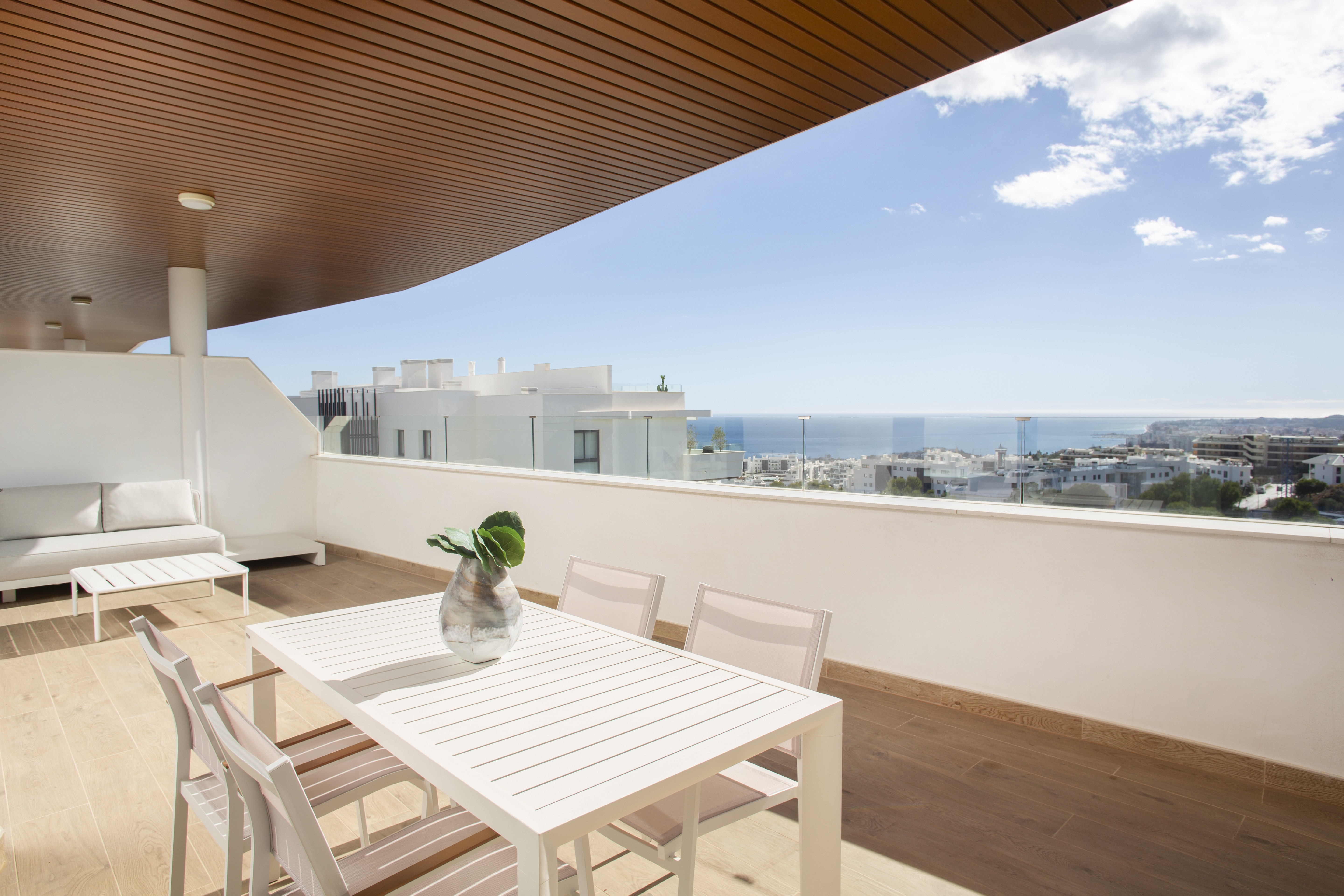 Terrazas privadas con vistas panorámicas al Mediterráneo