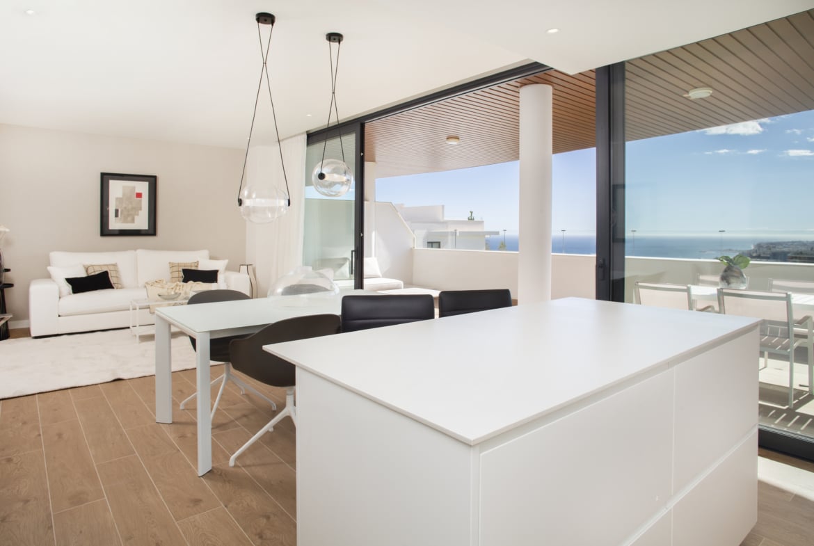 Cocina de diseño equipada en vivienda nueva Costa del Sol