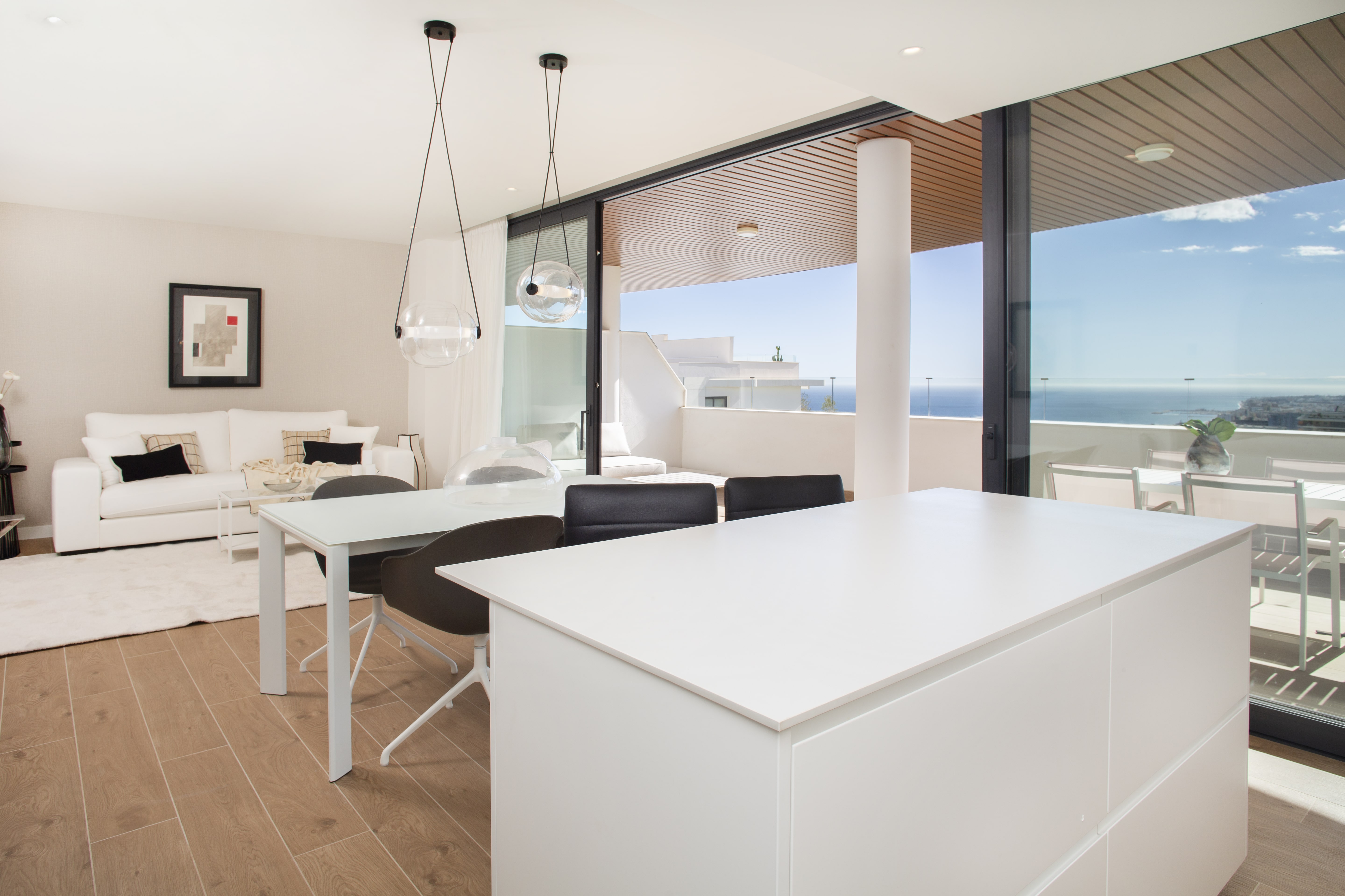 Cocina de diseño equipada en vivienda nueva Costa del Sol
