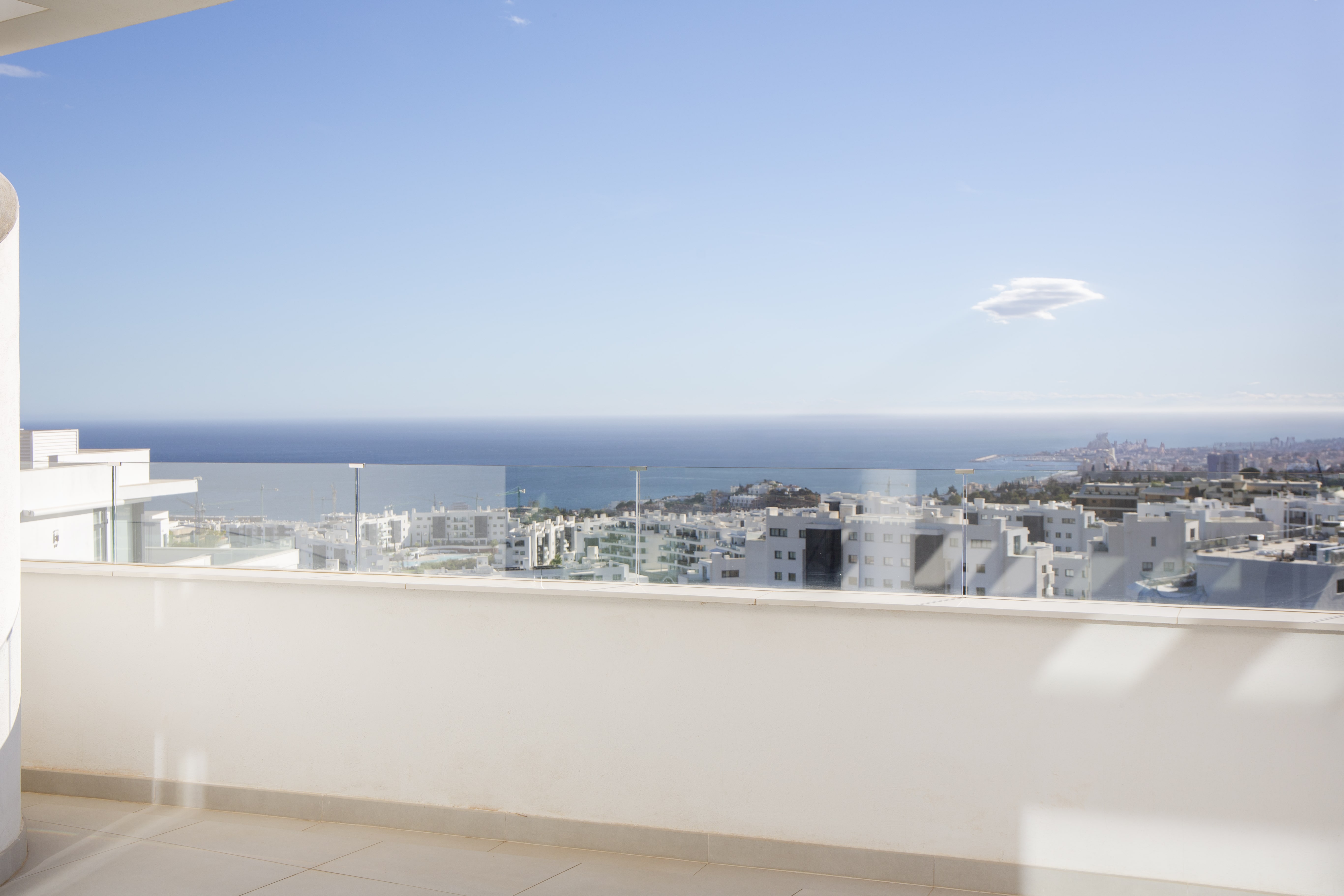 Terrazas privadas con vistas panorámicas al Mediterráneo