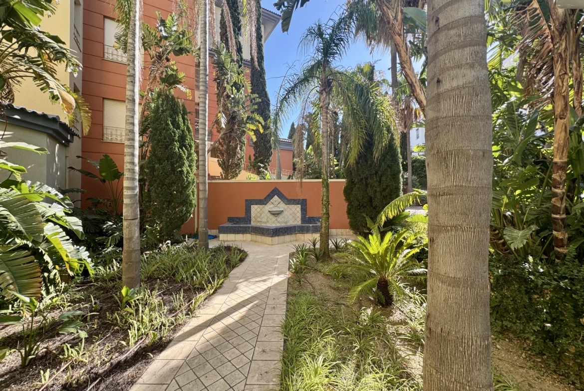 piscina en residencial de lujo