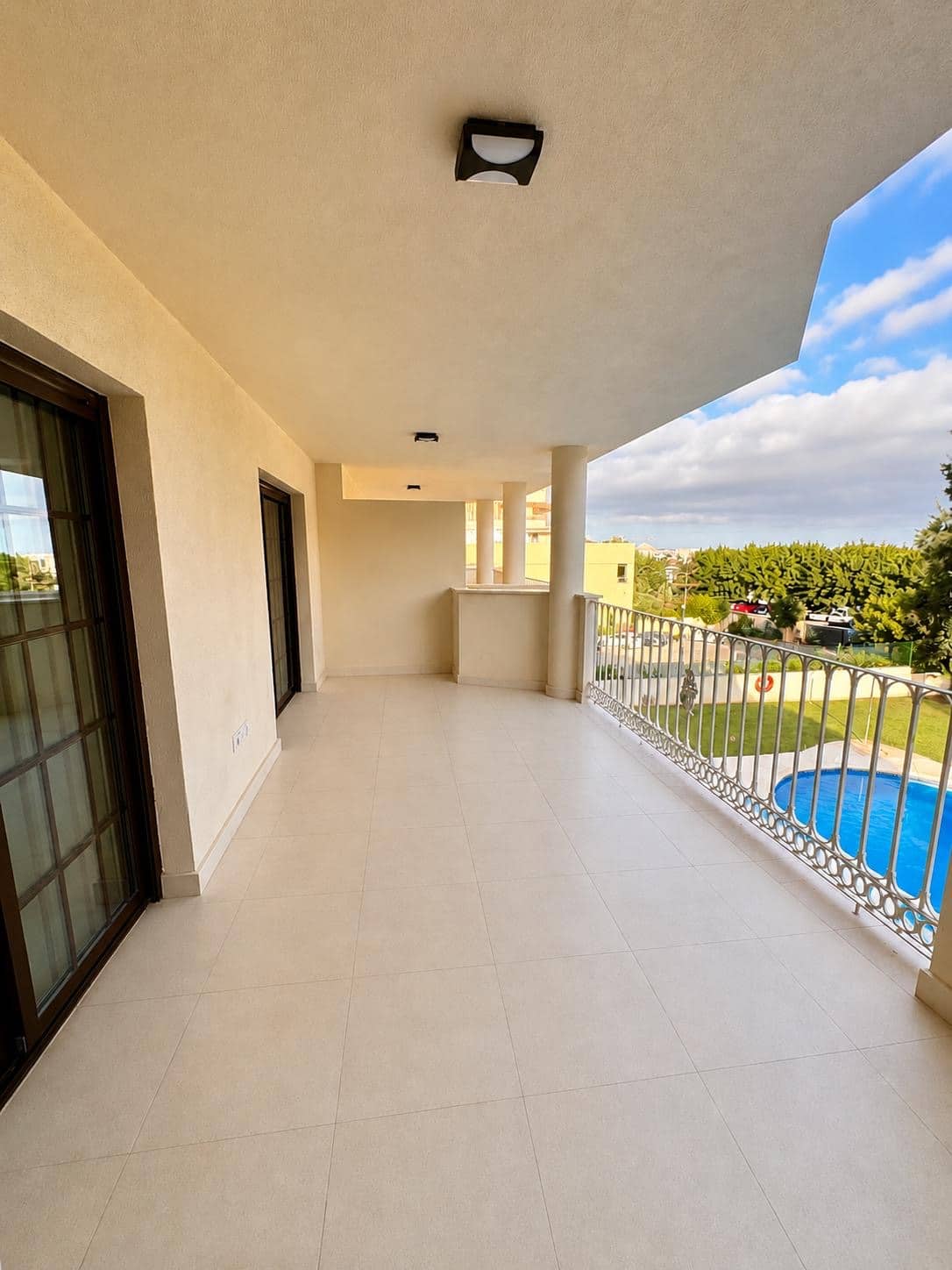Terraza amplia en Torrequebrada