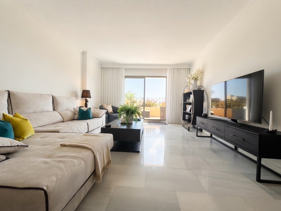 salón con terraza en Benalmádena Costa