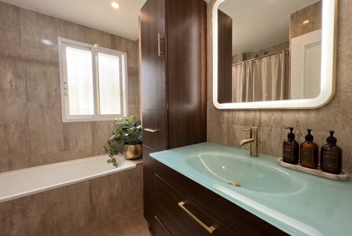 Baño completo del apartamento en Benalmádena Costa