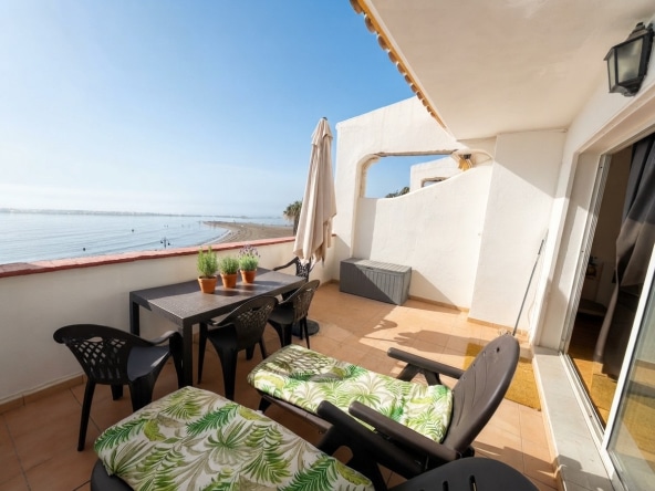 Terraza con vistas abiertas al mar en Benalmádena